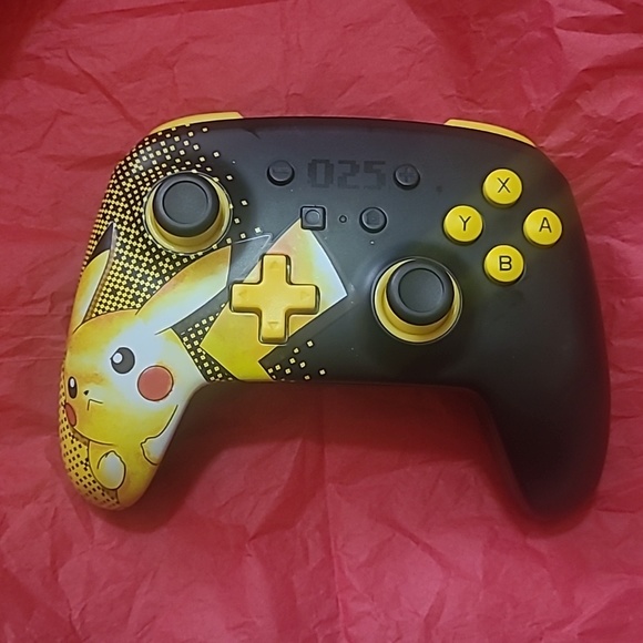 A controller. - Picture 2 of 2